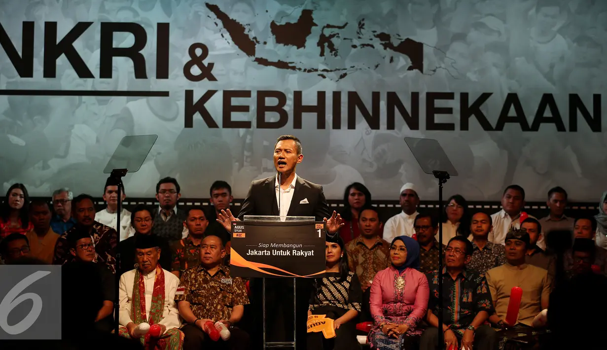Cagub DKI Jakarta, Agus Harimurti Yudhoyono menyampaikan visi-misinya di hadapan pendukungnya di Hotel Dharmawangsa, Jakarta Selatan, Sabtu (11/12). (Liputan6.com/Johan Tallo)