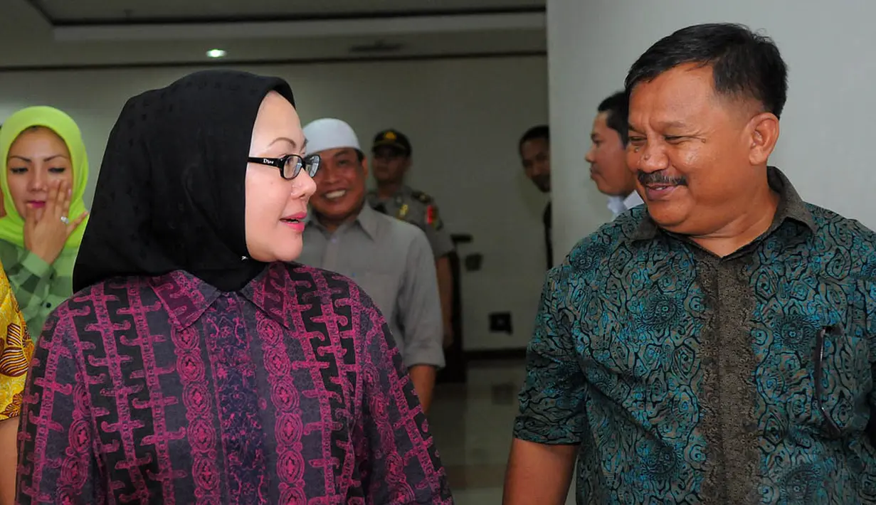 Pada persidangan kasus dugaan suap terkait penanganan sengketa pilkada di MK, JPU menghadirkan asisten pribadi Atut bernama Alinda Agustine, Jakarta, Kamis (26/6/14). (Liputan6.com/Faisal R Syam)