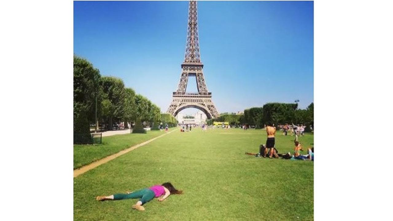 Kocak Banget, Ini 7 Potret Pose ‘Mati’ yang Dilakukan Wanita Di Tempat Wisata