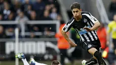Chelsea harus menerima kekalahan pertama dari tangan Newcastle United dalam laga lanjutan Premier League, Sabtu (6/12/2014). 