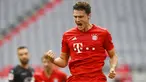 Pemain Bayern Munchen, Benjamin Pavard, melakukan selebrasi usai membobol gawang Fortuna Duesseldorf pada laga Bundesliga di Allianz Arena, Sabtu (30/5/2020). Bayern Munchen menang 5-0 atas Fortuna Duesseldorf. (AP/Christof Stache)
