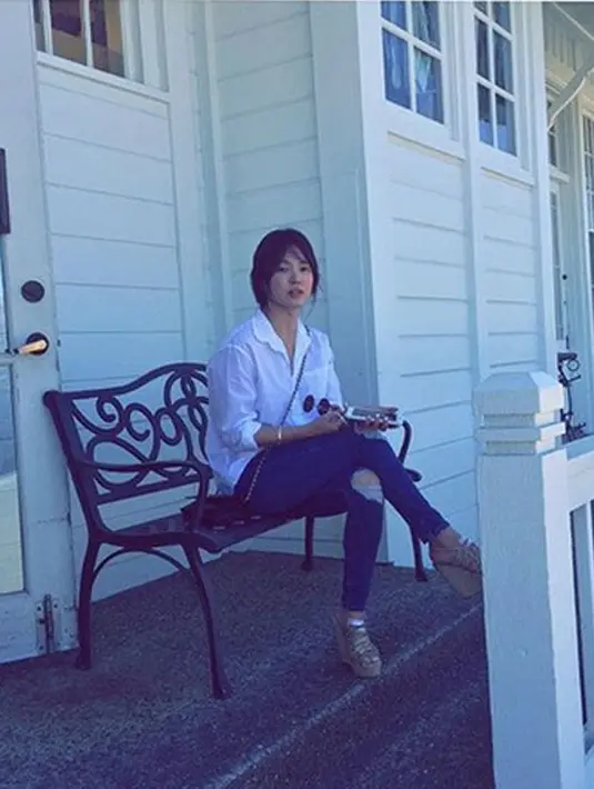 Sangat mengidolakan Song Hye Kyo, para fansnya rela mengeluarkan ratusan juta untuk berdonasi namun alih-alih sebagai kado yang diberikan untuk Song Hye Kyo. (Instagram/kyo1122)