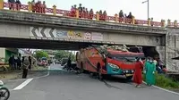 Bus tabrak fly over (Instagram/@infosumbarupdate24)