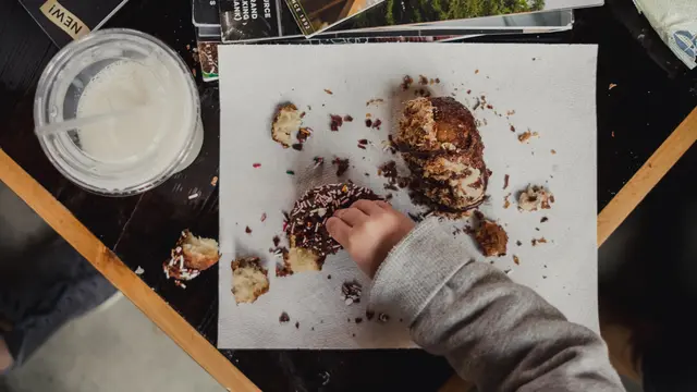 anak makan
