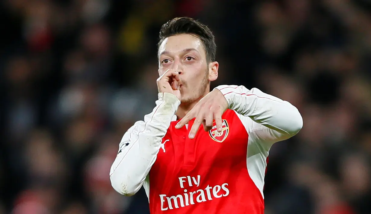 Ekspresi Mesut Ozil saat merayakan golnya ke gawang Dinamo Zagreb dalam laga Grup F Liga Champions di Stadion Emirates, London, Rabu (25/11/2015) dini hari WIB. (Reuters/Stefan Wermuth)