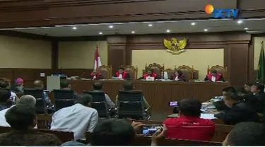 Tak hadir sebagai saksi pada sidang Andi Narogong, Setnov terekam kamera amatir tengah berada di kompleks Rumah Sakit Premier.