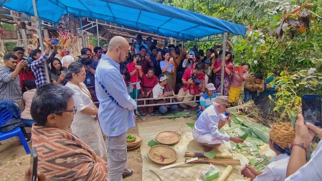 Pandji Pragiwaksono Datangi Tana Toraja, Minta Maaf dan Jalani Peradilan Adat Didenda 1 Ekor Babi Serta 5 Ekor Ayam