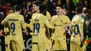Pemain Barcelona merayakan kemenangan atas Ceuta pada laga Copa del Rey di Stadion Alfonso Murube (19/1/2023). Robert Lewandowski menjadi bintang. Ia mampu membukukan brace atau dua gol. Adapun tiga gol Barcelona lainnya disumbangkan oleh Raphinha, Ansu Fati, Franck Kessie. (AP Photo/Antonio Sempere)