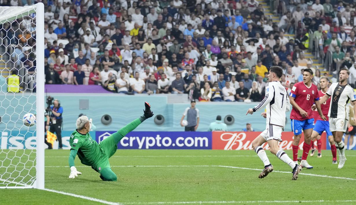 Kai Havertz menjadi pembeda di laga tersebut. Pemain Chelsea itu tampil apik sepanjang pertandingan dan sukses mencetak dua dari empat gol kemenangan Timnas Jerman. (AP/Darko Bandic)