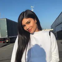 Kylie Jenner sepertinya kini sudah mulai menerima dirinya sendiri. Lewat akun Instagram, Kylie mengaku tak lagi menggunakan filler bibirnya. (instagram/kyliejenner)