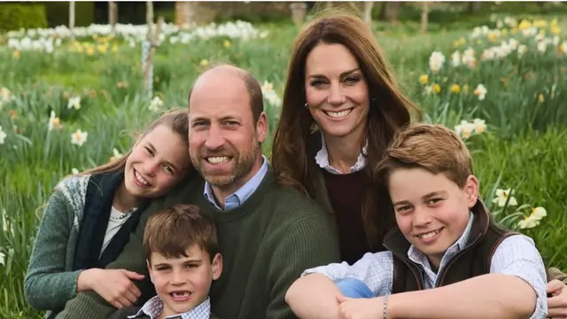 Kartu Ucapan Natal 2025 Pangeran William dan Kate Middleton. [@princeandprincessofwales]