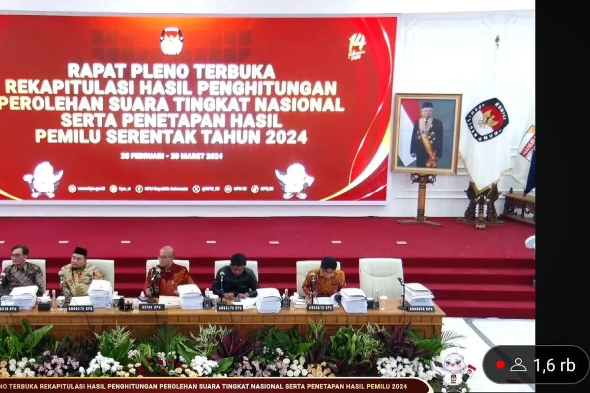 Ketua Komisi Pemilihan Umum Republik Indonesia (KPU RI) Hasyim Asy’ari memimpin jalannya rapat pleno hasil rekapotulasi suara Pemilu 2024 di luar negeri hari ini, Rabu (28/2) siang (Liputan6.com/Muhammad Radityo Priyasmoro)