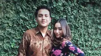Rizky Alatas dan Adzana Bing Slamet resmi bertunangan [foto: instagram/adzanabs]