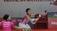 Apriyani Rahayu/Siti Fadia bertanding pada perempat final Indonesia Masters 2022 di Istora Senayan, Jakarta, Jumat (10/6/2022). (Bola.com/Ikhwan Yanuar Harun)