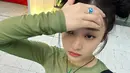 Namun, gaya swag tersebut selalu ia padukan dengan elemen cute, seperti tatanan rambut atau makeup yang soft, membuat pesona Ningning semakin memikat.  [@imnotningning].