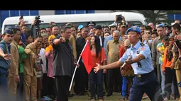 Sby meminta arena tempat perlombaan dikosongkan agar perlombaan bisa dimulai di kawasan IPSC, Bogor, Selasa (18/8/2014) (Liputan6.com/Johan Tallo)