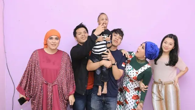 6 Potret Transformasi Kebersamaan Pemain Sinetron Si Entong, Kompak Sedari Dulu