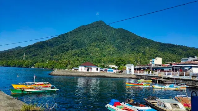 Gunung Tamata di Pulau Siau Sulawesi Utara @agtneity