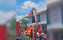 Tragedi Sabtu Siang: Kantor DPMPTSP Kalteng Terbakar Hebat, Begini Kronologinya!