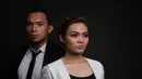 Foto hitam putih dengan mata Rina Nose terpejam. Tangan kirinya diatas pundak Fakhrul. Tatapan Fakhrul memandang kedepan. Itulah foto yang sama-sama diunggah oleh mantan kekasih pada 28 Januari 2018. (Galih W Satria/ dok. Bintang.com)