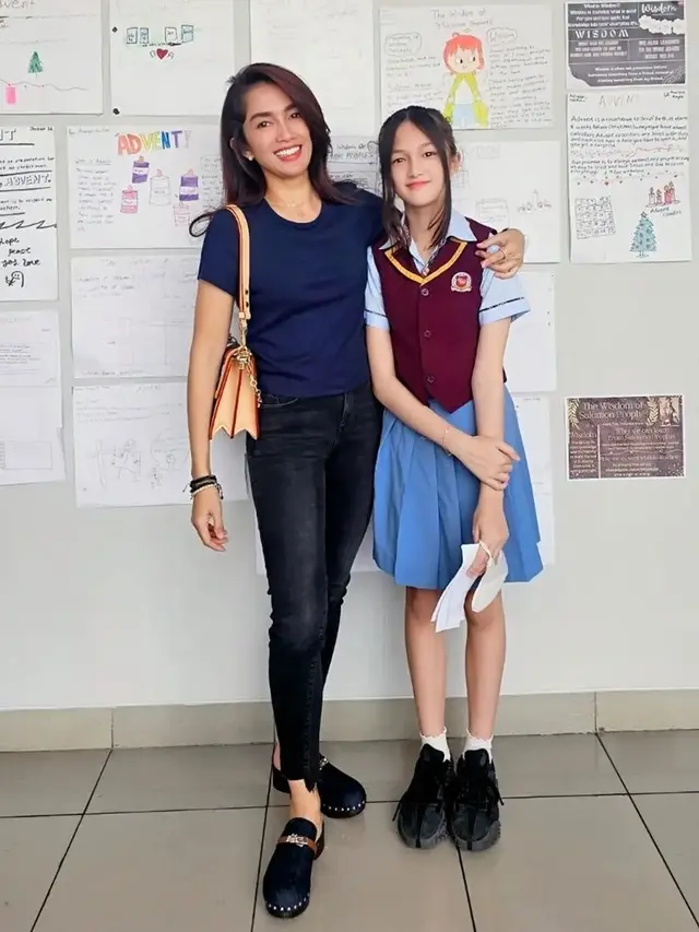 Ussy Sulistiawaty - Elea