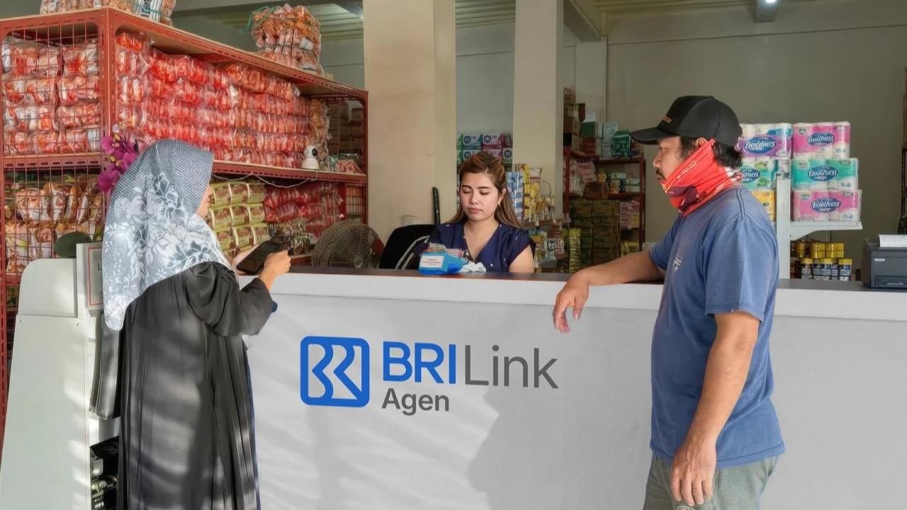 BRILink Agen 'Rieche Endah' Bantu Permudah Transaksi Perbankan Warga di Sumbawa