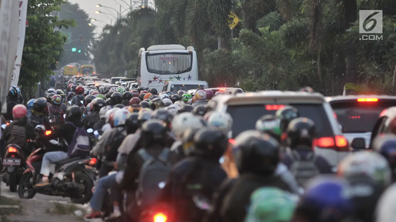 Pemudik Motor Mulai Masuki Jalur Kalimalang