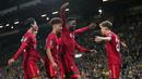 Liverpool mencetak gol kedua pada menit ke-50. Tandukan Divock Origi usai menerima umpan Kostas Tsimikas bersarang di pojok kiri gawang Angus Gunn. Liverpool 2, Norwich 0. (PA via AP/Joe Giddens)