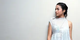 Putri Marino, aktris pendatang baru yang namanya sedang ramai dibicarakan di masyarakat. Baru pertama kali menginjankan kaki di dunia akting lewat film posessif, Putri sudah berhasil membuktikan kepiawaiannya. (Deki Prayoga/Bintang.com)