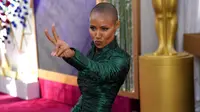 Sempat Gemetar Ketakutan Hadapi Alopecia, Kini Jada Smith Pede dengan Rambut Plontos