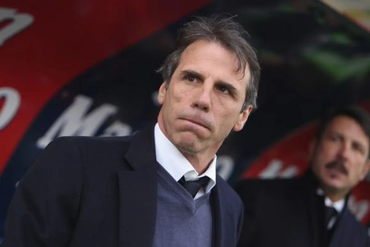 Cagliari Tendang Gianfranco Zola