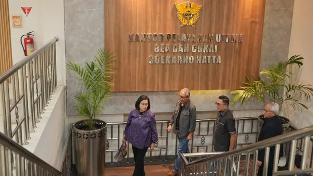 Menteri Keuangan bersama pimpinan Bea Cukai rapat di Kantor Bea Cukai Soekarno Hatta. (Foto: instagram @smindrawati)