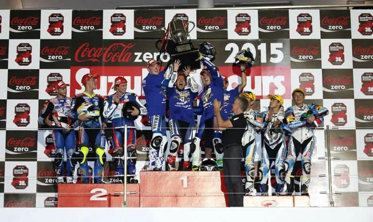Bradley Smith, Katsuyuki Nakasuga dan Pol Espargaro di podium Suzuka 8 Hours 2015. (c) Yamaha Motor Racing