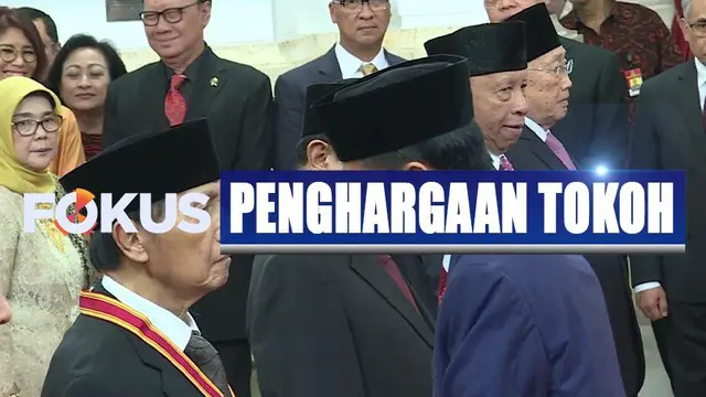 Presiden Jokowi memberikan empat tanda kehormatan pada 29 tokoh dan mantan pejabat Indonesia.