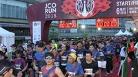 Sebanyak 4000 peserta lari berkumpul merayakan ultah J.Co Indonesia ke-12 di Mall Alam Sutera, Tangerang