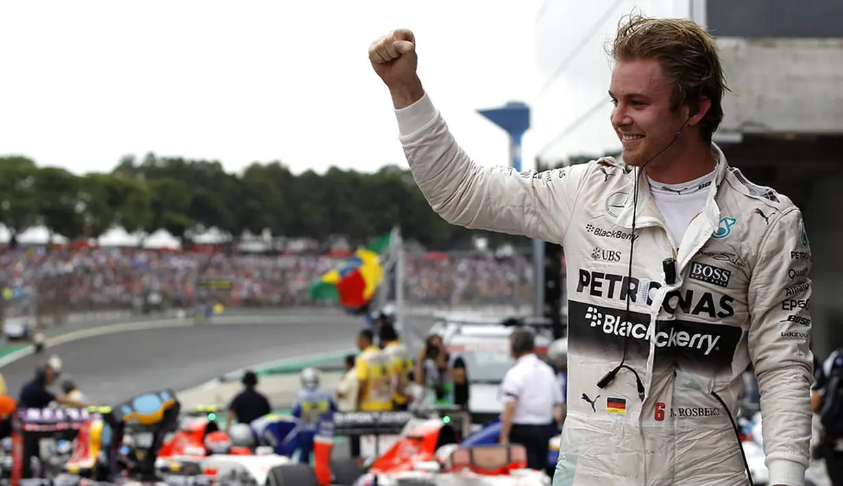 Nico Rosberg, pebalap asal klub Marcedes ini kerap didaulat membintangi beberapa iklan, tak lain karena prestasi dan juga fisiknya yang rupawan. (EPA/Fernando Bizerra Jr) 
