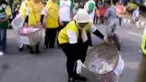 Bernaung di bawah bank sampah, para Ibu ini mengolah sampah menjadi berbagai hiasan yang laku dijual.