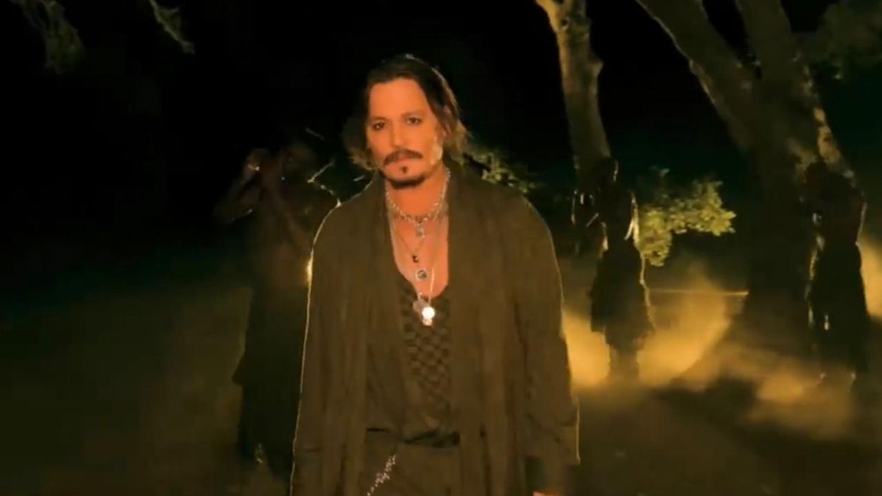 Johnny Depp di Show Savage x Fenty Rihanna