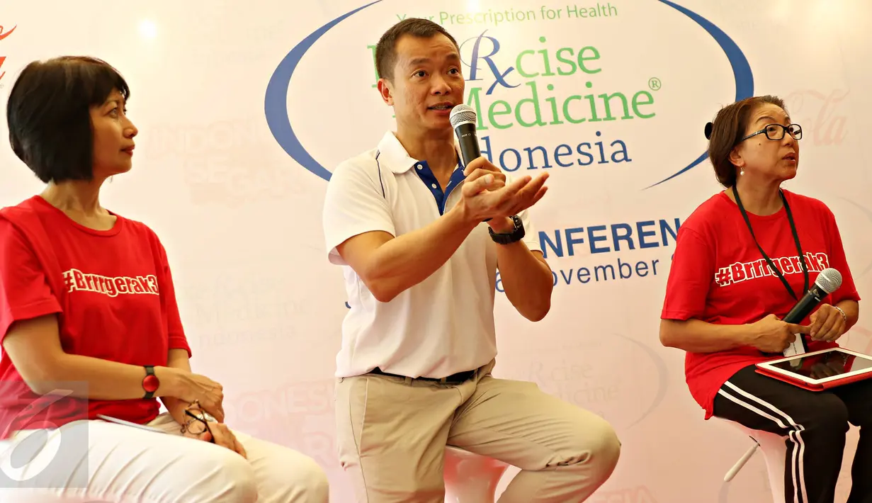 Chairman of EIM ASEAN Chapter Benedict Tan (tengah) memberi keterangan pers terkait pelatihan Exercise is Medicine (EIM), Jakarta, Kamis (26/11/15). EIM mendorong para dokter menjadikan olahraga sebagai resep untuk pasien. (Liputan6.com/Immanuel Antonius)
