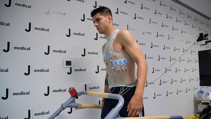 Alvaro Morata menjalani tes medis bersama Juventus pada Selasa (22/9/2020) pagi waktu setempat. Rencananya, dia akan diperkenalkan sebagai pemain anyar Juve pada Rabu (23/9/2020). (dok. Juventus)