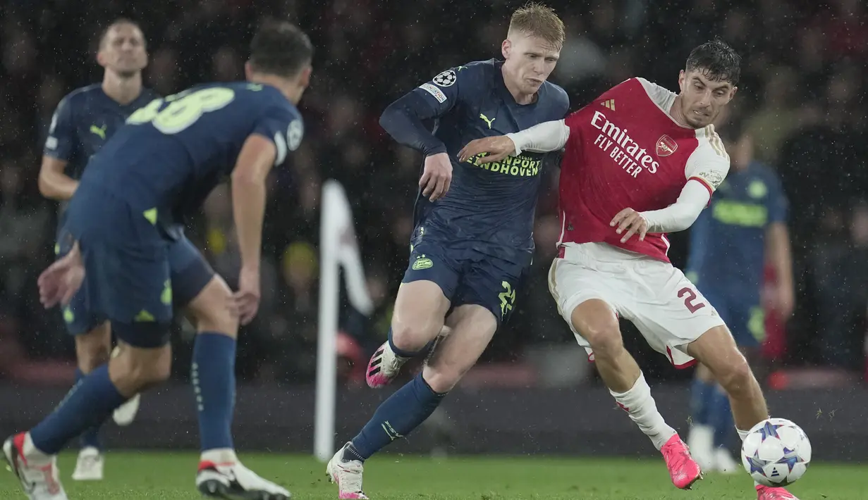 Meriam London menang besar 4-0 ketika PSV Eindhoven. (AP Photo/Kin Cheung)