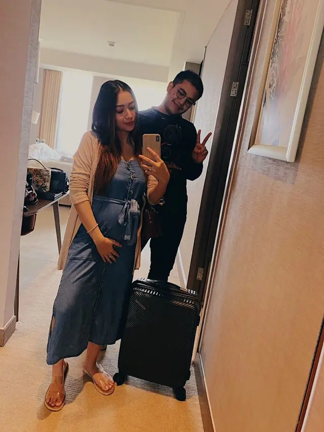 Melahirkan Anak Pertama, Ini 6 Potret Perjalanan Kehamilan  Adzana Bing Slamet