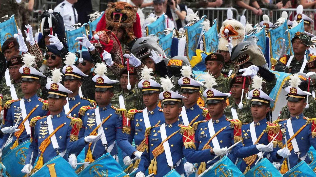 Barisan pasukan TNI-Polri tampil di parade militer Bastille Day