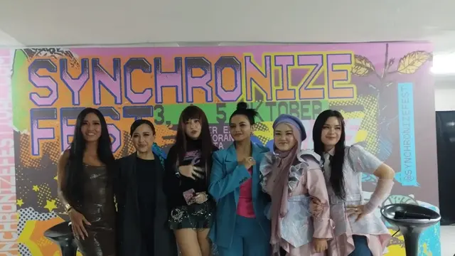 Para penampil segmen Centil Era Synchronize Fest 2025. (M Altaf Jauhar/ Liputan6.com)