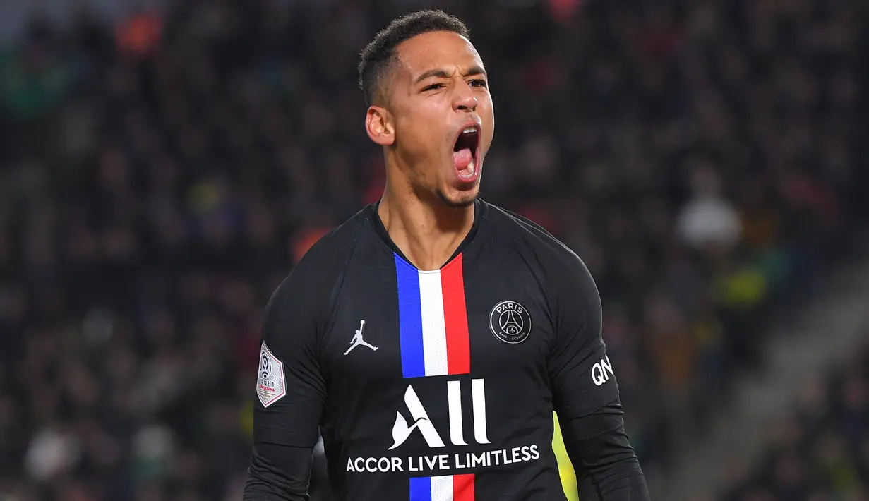 3. Thilo Kehrer (Paris Saint-Germain) - Meski belum menjadi pilihan utama, Kehrer tampil cukup solid di lini belakang PSG saat menggantikan Marquinhos. Pemain 23 tahun ini mampu mencetak satu gol saat klub PSG melawan Nantes pada ajang Ligue 1. (AFP/Loic Venance)