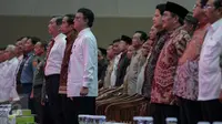 Presiden Jokowi didampingi Menko Polhukam Luhut Pandjaitan, Mendagri Tjahjo Kumolo serta sejumlah pemimpin lembaga tinggi negara menghadiri Rakornas Pemantapan Pelaksanaan Pilkada Serentak 2015 di Jakarta, Kamis (12/11). (Liputan6.com/Faizal Fanani)
