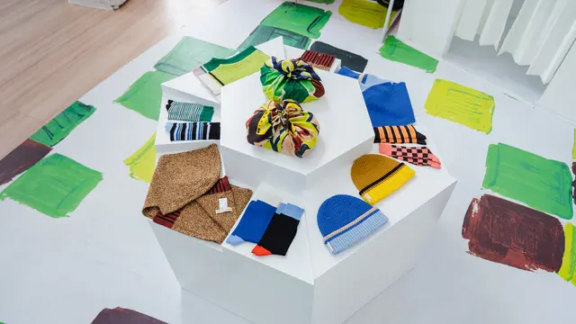 Tampil Kreatif dan Sederhana dalam Outfit Warna-Warni Khas 60an di Koleksi UNIQLO X Marni