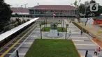 Foto udara memperlihatkan suasana baru pedestrian di kawasan Stasiun Pasar Senen, Jakarta, Kamis (18/6/2020). Renovasi ini bagian dari penataan area integrasi antarmoda untuk memfasilitasi masyarakat, dari dan menuju stasiun serta yang ingin melanjutkan naik bus. (Liputan6.com/Helmi Fithriansyah)