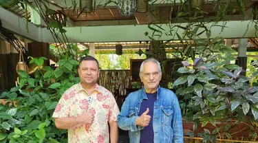 Suami Krisdayanti, Raul Lemos, baru-baru ini mendapat kesempatan istimewa ngopi bareng Presiden Timor Leste, Ramos Horta. Momen ngopi bareng sang presiden diabadikan dalam sejumlah foto lalu diunggah di akun Instagram terverifikasinya, Minggu (31/7/022). Krisdayanti tampak bungah sekaligus bangga melihat keakraban Raul Lemos dengan orang nomor satu di Timor Leste itu. (Foto: Dok. Instagram @raullemos06)