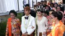 Selvi Ananda sudah tak ragu lagi memegang tangan suaminya Gibran Rakabuming Raka. (Galih W. Satria/Bintang.com)